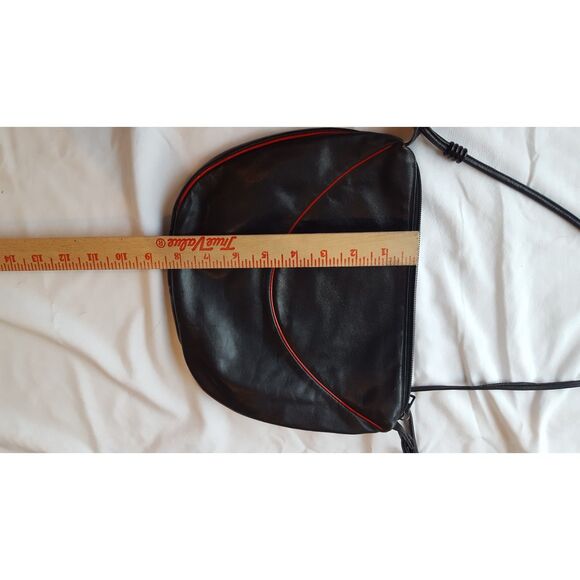 Vintage BETTINA Black with Red Piping‎ Leather purse, EUC, size small - Picture 5 of 12